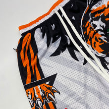 Load image into Gallery viewer, OCHO CINCO SHORTS